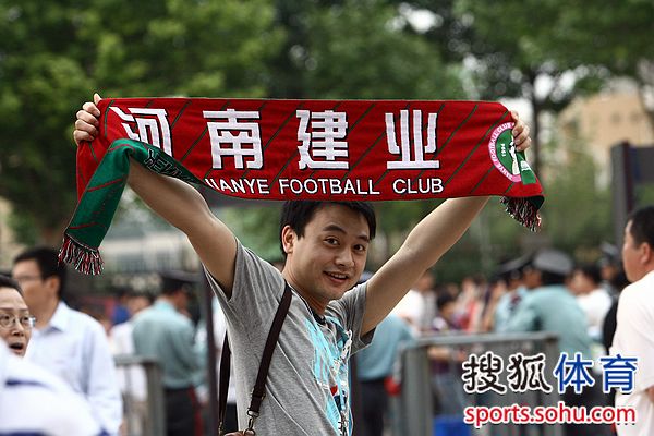 aoa体育活动-彩虹队氛围热烈，球迷助威声震天的简单介绍