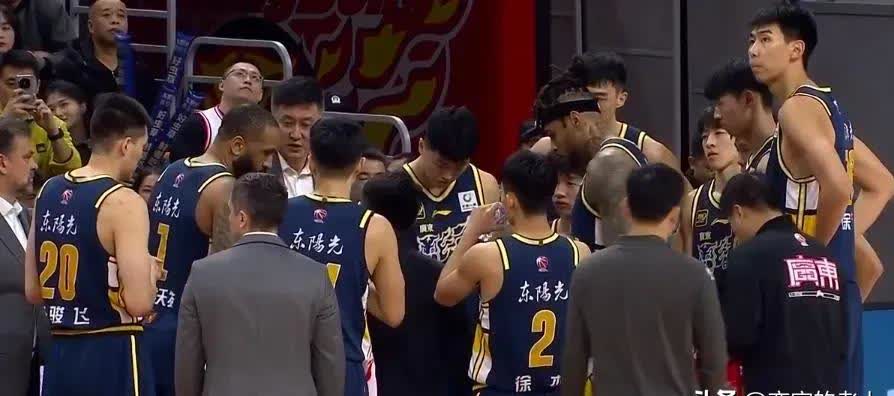 包含山西汾酒队遇困难，球队管理层展开内部调整的词条