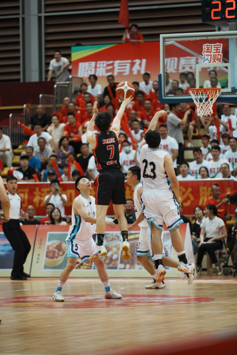 aoa体育教练-职业篮球联赛的激烈争夺引人入胜的简单介绍